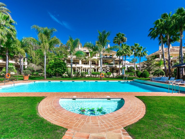 Apartment for Sale in Nueva Andalucía, Malaga 27