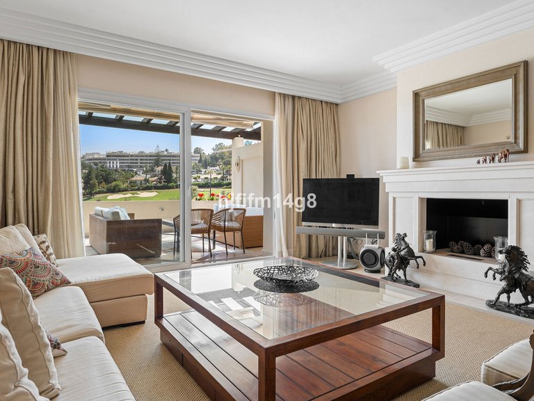 Apartment for Sale in Nueva Andalucía, Malaga 6