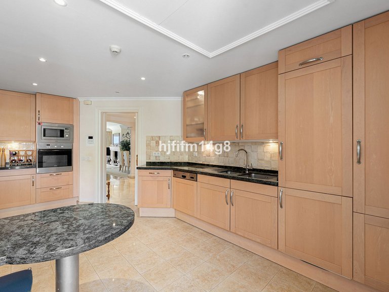 Apartment for Sale in Nueva Andalucía, Malaga 7