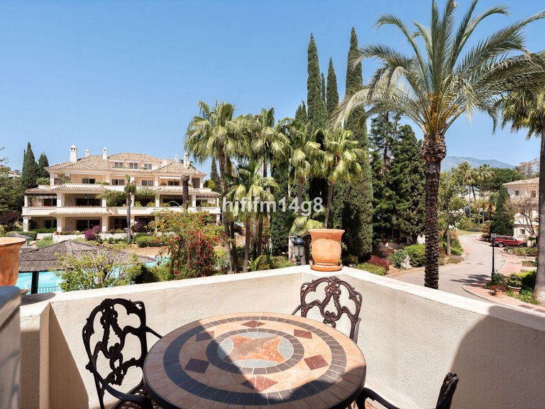 Apartment for Sale in Nueva Andalucía, Malaga 9