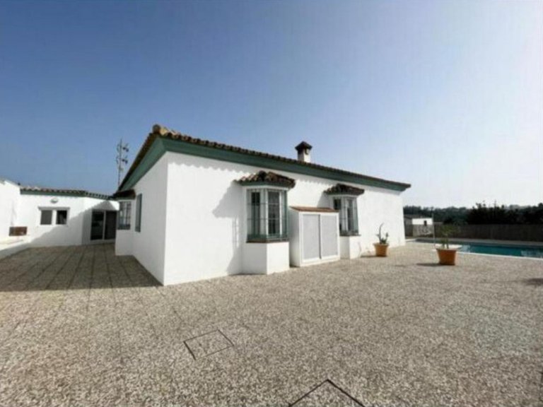 Villa for Sale in San Roque, Cadiz 1