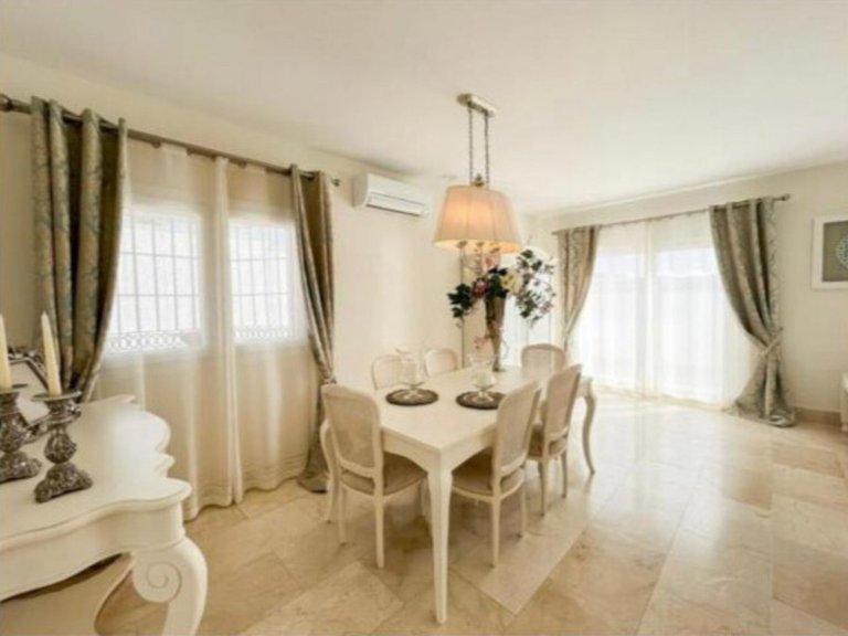 Villa for Sale in San Roque, Cadiz 10