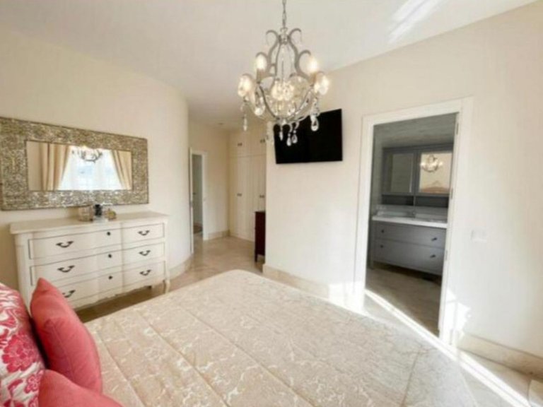 Villa for Sale in San Roque, Cadiz 12