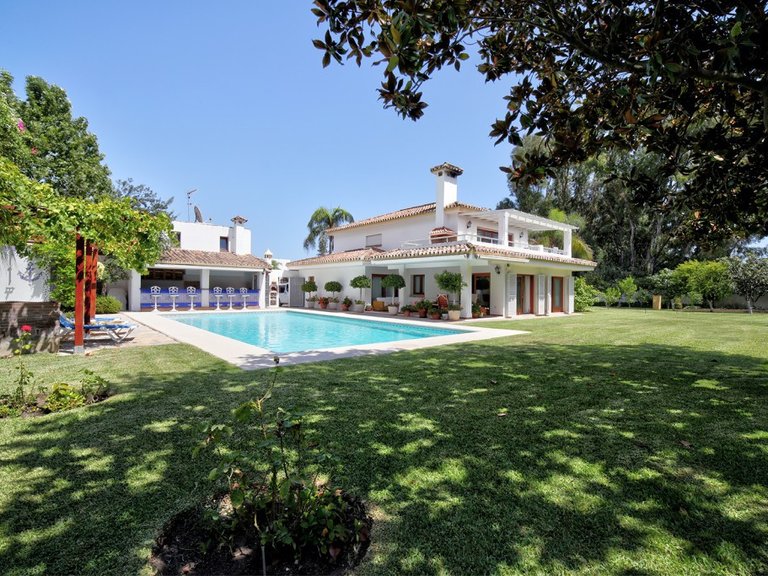 Villa for Sale in Costalita, Malaga 1