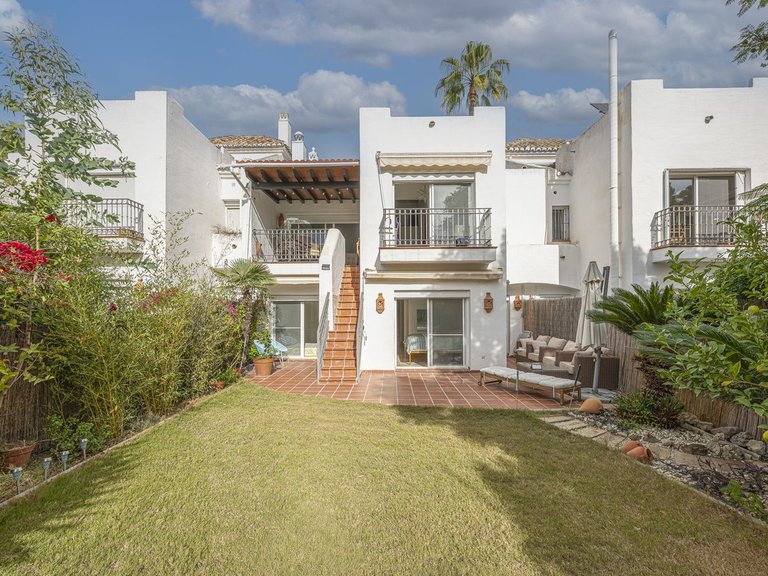 Villa for Sale in Istán, Malaga 1