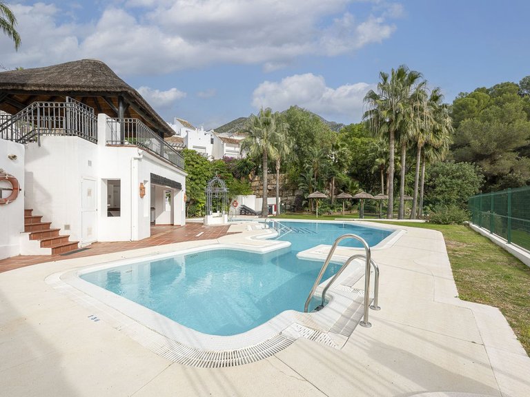 Villa for Sale in Istán, Malaga 25