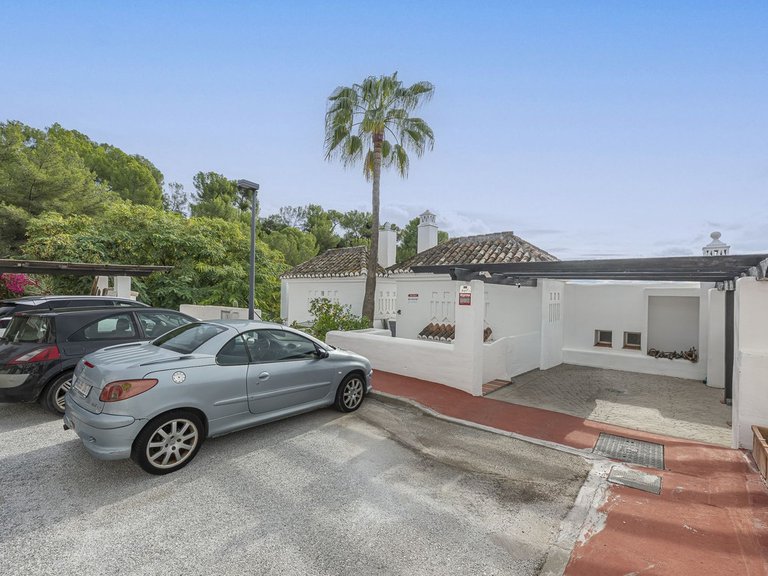 Villa for Sale in Istán, Malaga 27