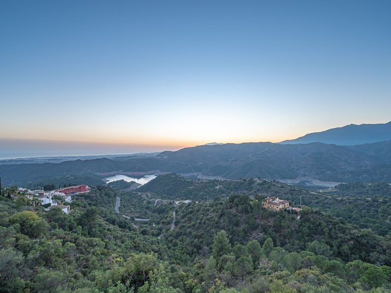 Villa for Sale in Istán, Malaga 31