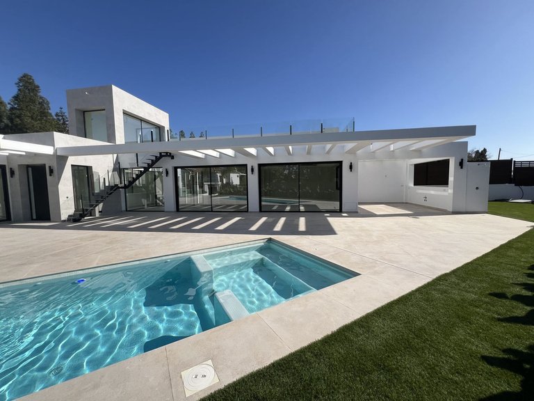 Villa for Sale in Mijas Costa, Malaga 1