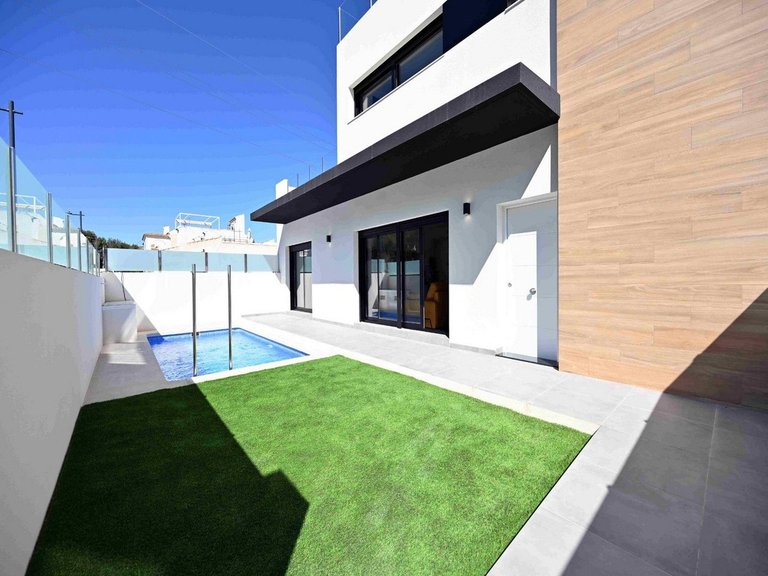Villa for Sale in Orihuela Costa, Alicante 2