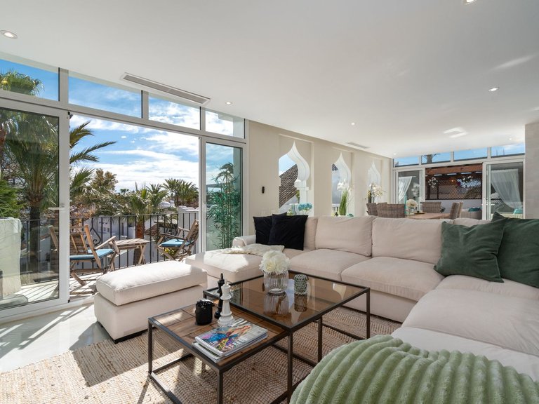 Apartment for Sale in Puerto Banús, Malaga 11