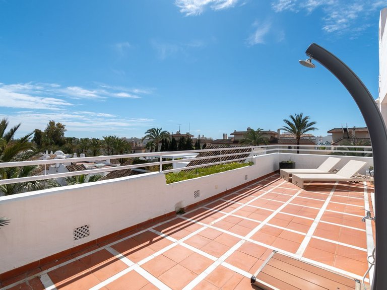 Apartment for Sale in Puerto Banús, Malaga 12