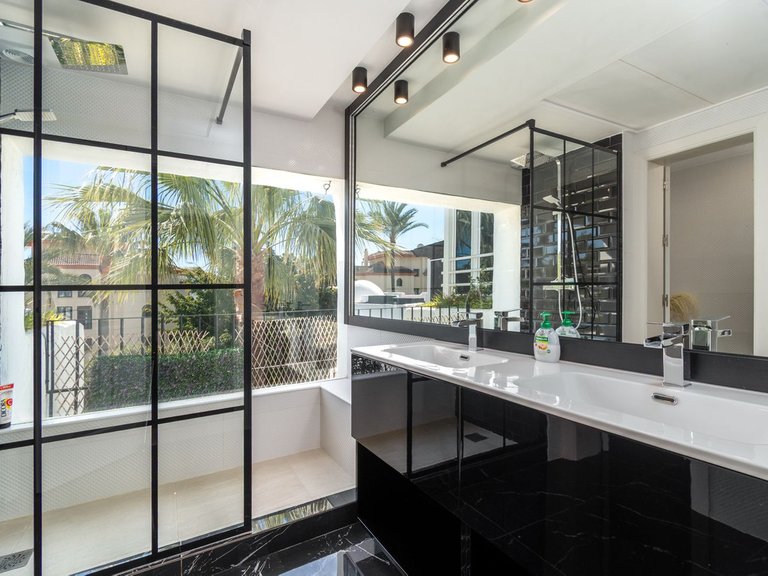 Apartment for Sale in Puerto Banús, Malaga 3