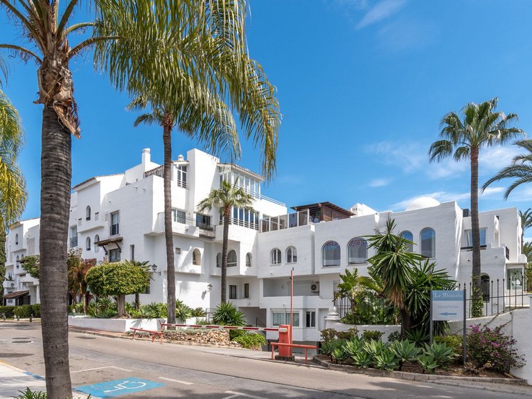 Apartment for Sale in Puerto Banús, Malaga 8
