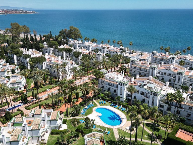 Apartment for Sale in New Golden Mile, Malaga 1