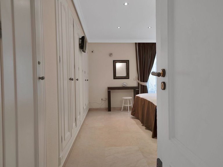 Apartment for Sale in New Golden Mile, Malaga 18