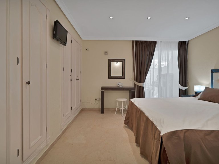 Apartment for Sale in New Golden Mile, Malaga 19