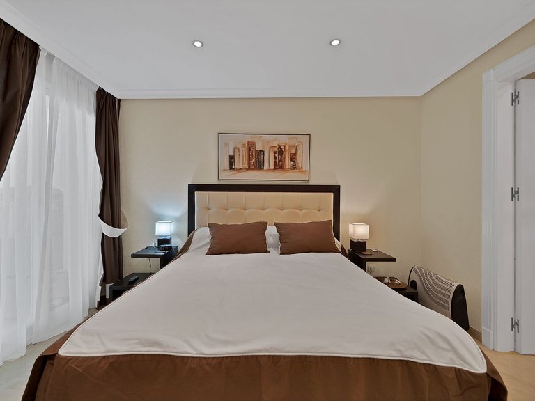 Apartment for Sale in New Golden Mile, Malaga 20