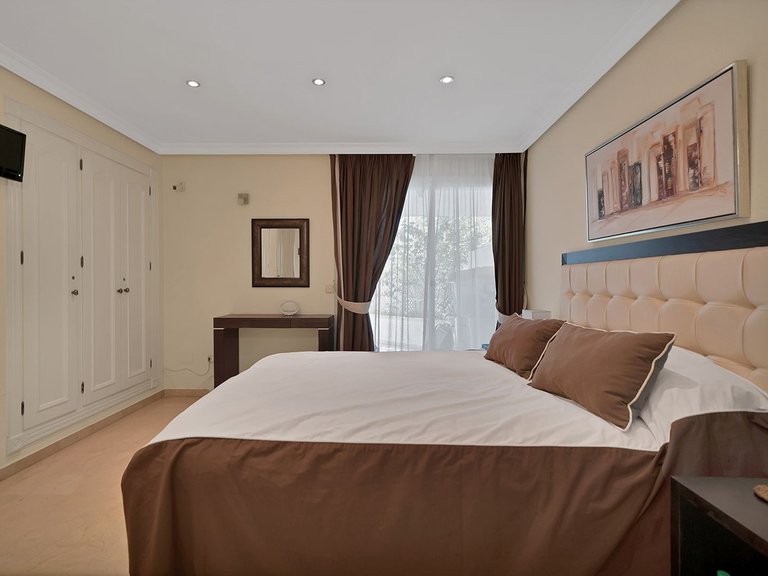 Apartment for Sale in New Golden Mile, Malaga 22