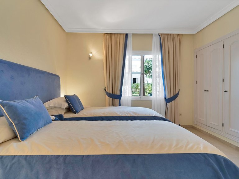 Apartment for Sale in New Golden Mile, Malaga 27