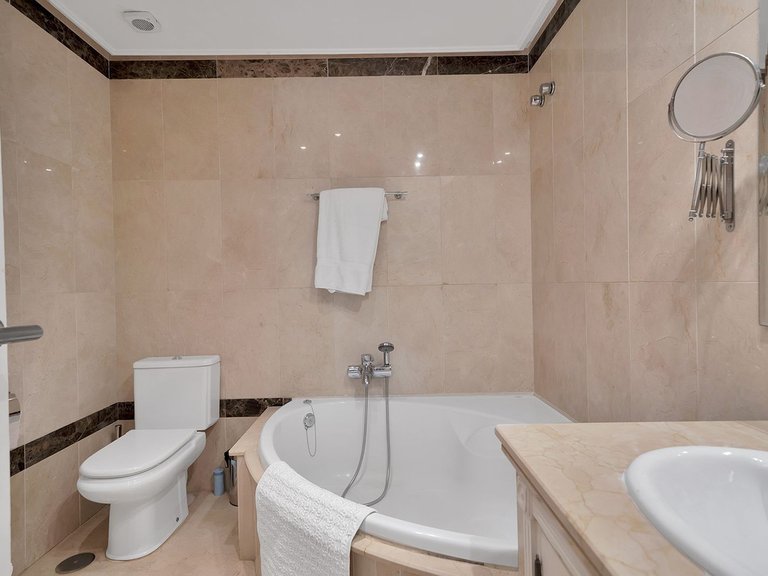 Apartment for Sale in New Golden Mile, Malaga 28