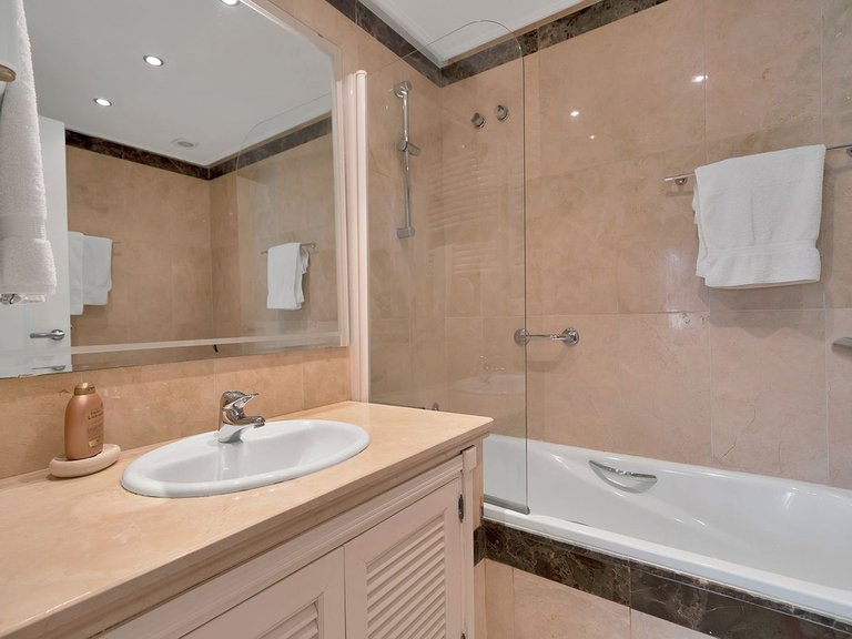 Apartment for Sale in New Golden Mile, Malaga 30