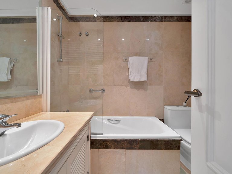 Apartment for Sale in New Golden Mile, Malaga 31