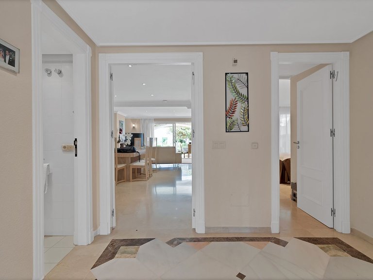 Apartment for Sale in New Golden Mile, Malaga 32