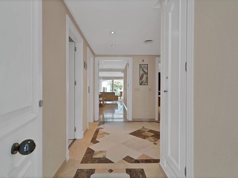 Apartment for Sale in New Golden Mile, Malaga 35