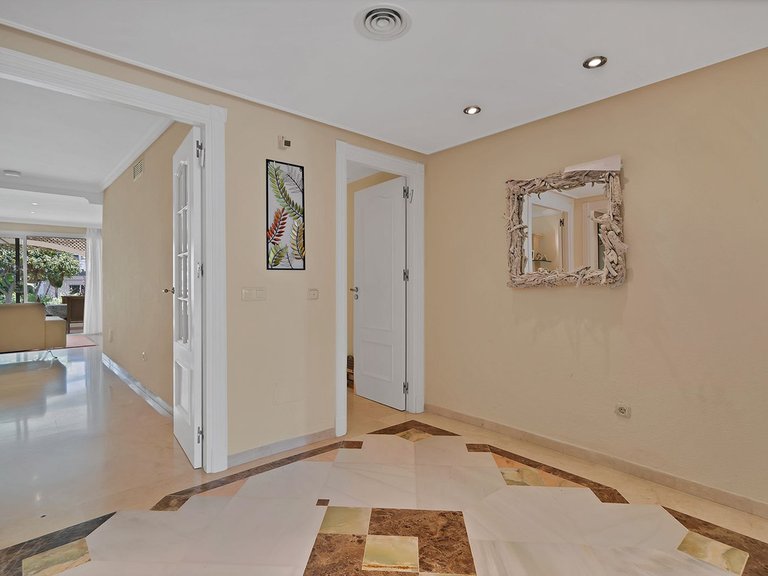 Apartment for Sale in New Golden Mile, Malaga 36