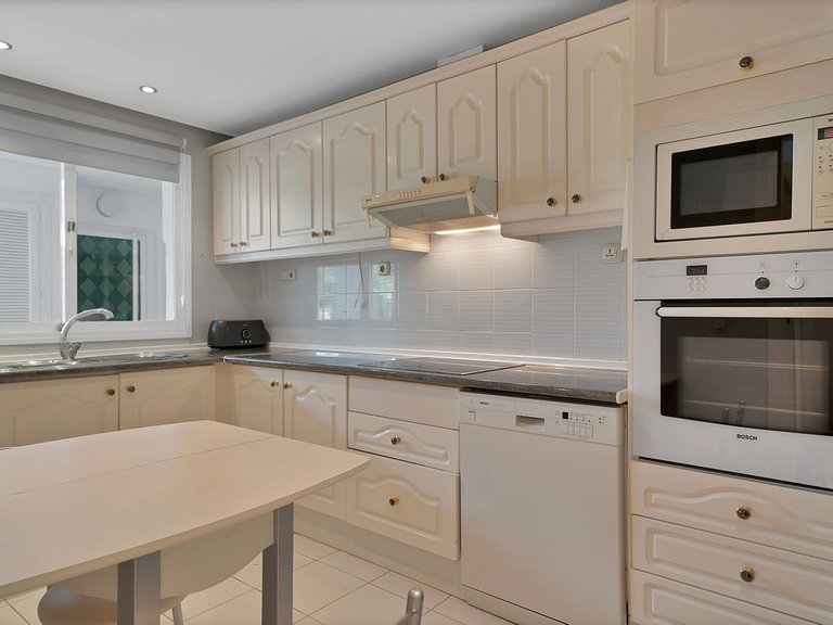 Apartment for Sale in New Golden Mile, Malaga 6