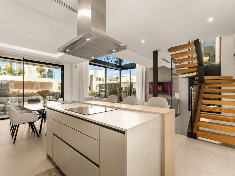Villa for Sale in Río Real, Malaga 10