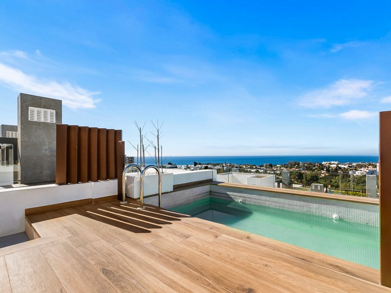 Villa for Sale in Río Real, Malaga 2
