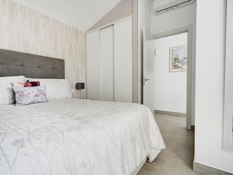 Villa for Sale in Las Chapas, Malaga 10