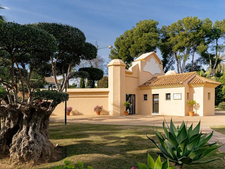 Apartment for Sale in Puerto Banús, Malaga 2