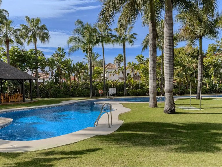 Apartment for Sale in Puerto Banús, Malaga 5