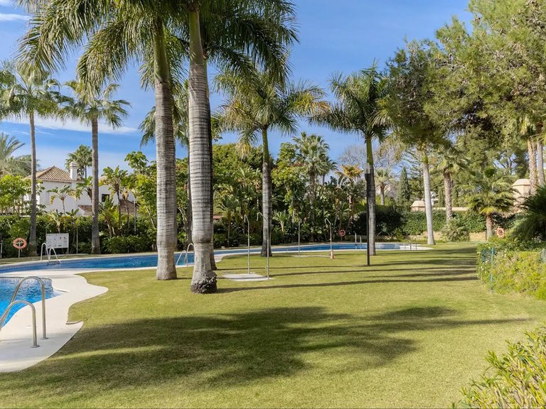 Apartment for Sale in Puerto Banús, Malaga 6