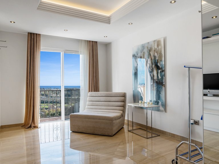 Apartment for Sale in Benahavís, Malaga 8