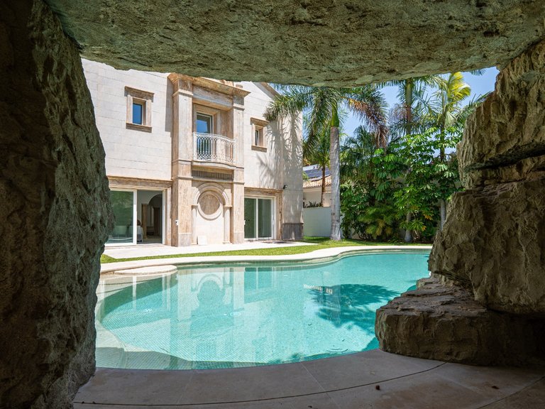 Villa for Sale in Marbella, Malaga 15