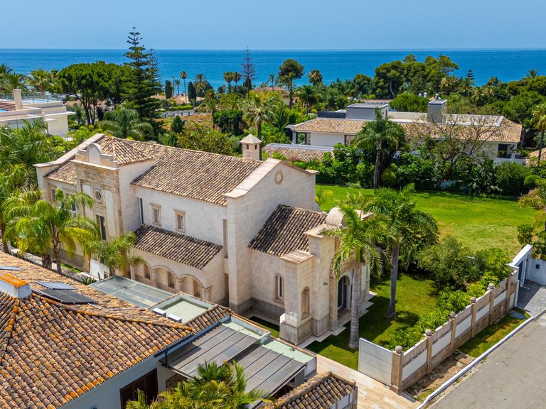 Villa for Sale in Marbella, Malaga 16