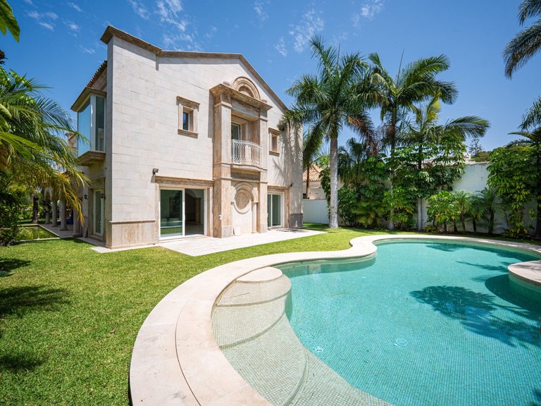 Villa for Sale in Marbella, Malaga 23
