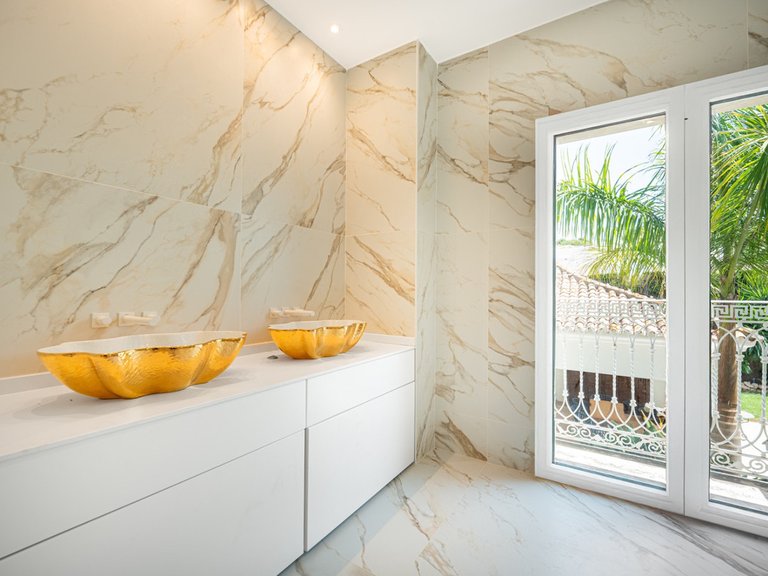 Villa for Sale in Marbella, Malaga 30