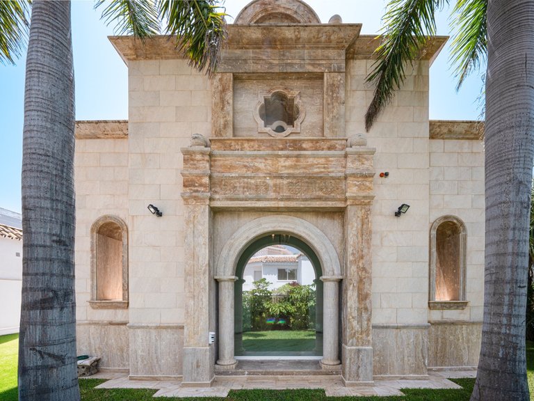 Villa for Sale in Marbella, Malaga 32