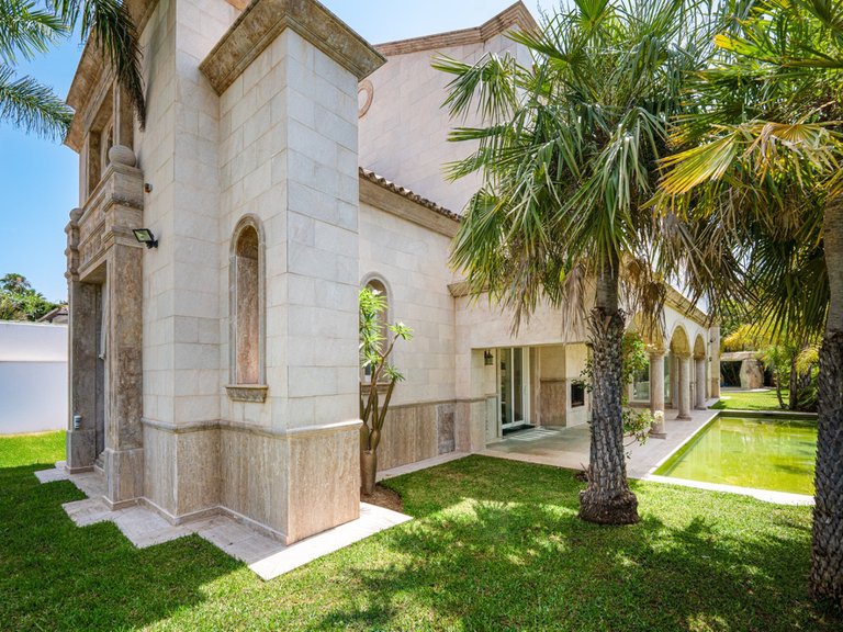 Villa for Sale in Marbella, Malaga 35