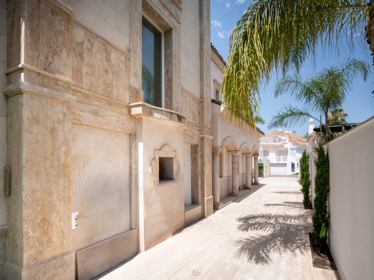 Villa for Sale in Marbella, Malaga 39