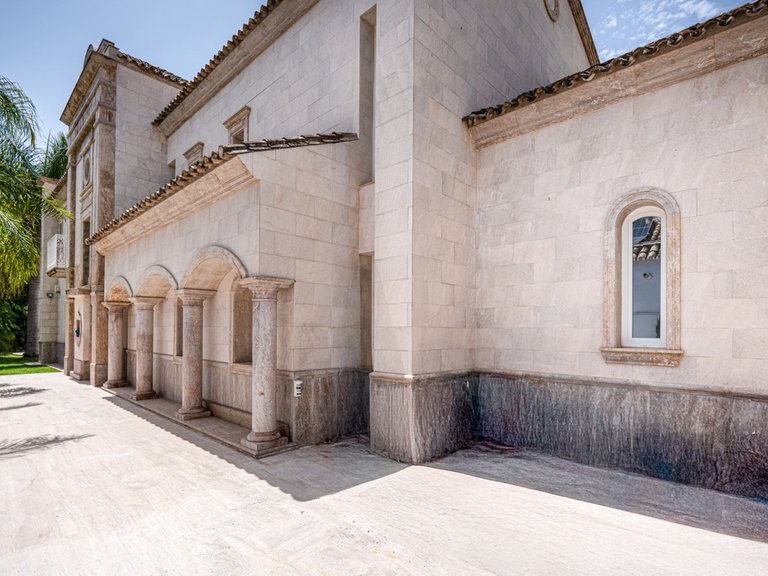 Villa for Sale in Marbella, Malaga 40
