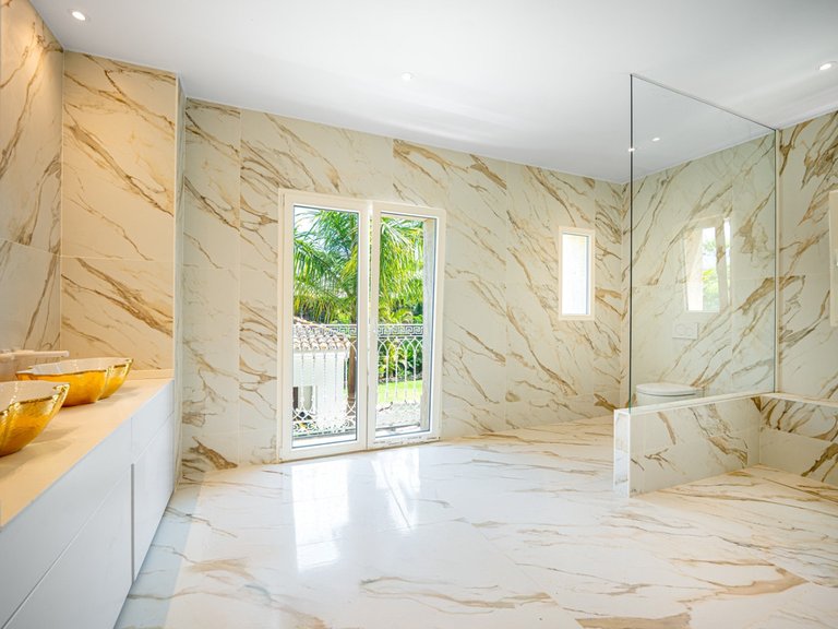 Villa for Sale in Marbella, Malaga 9