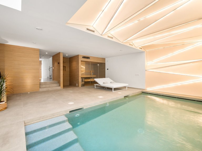 Villa for Sale in New Golden Mile, Malaga 19