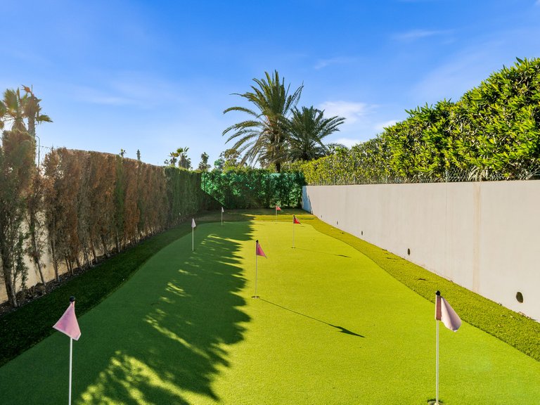 Villa for Sale in New Golden Mile, Malaga 22