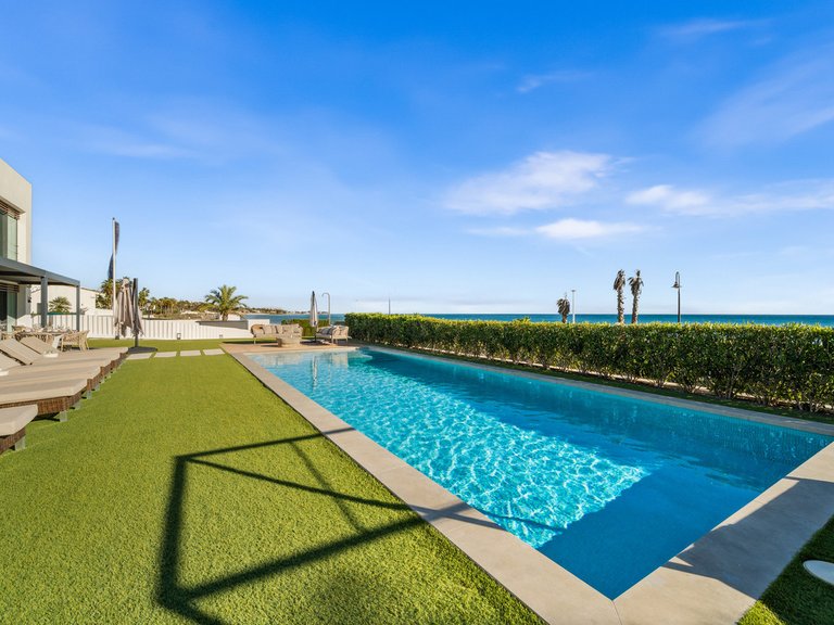Villa for Sale in New Golden Mile, Malaga 24